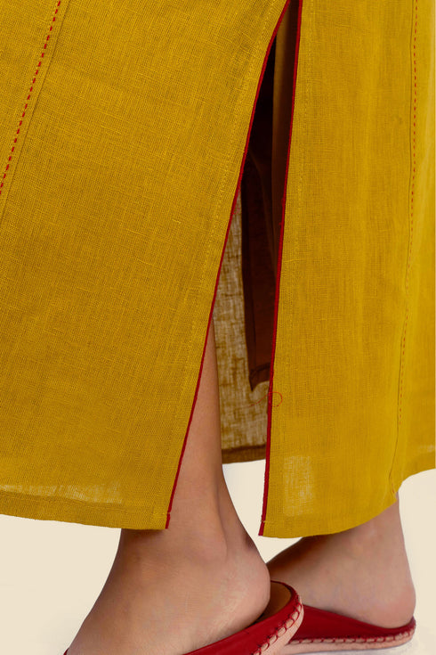 Sleeveless long dress in linen with v-neckline